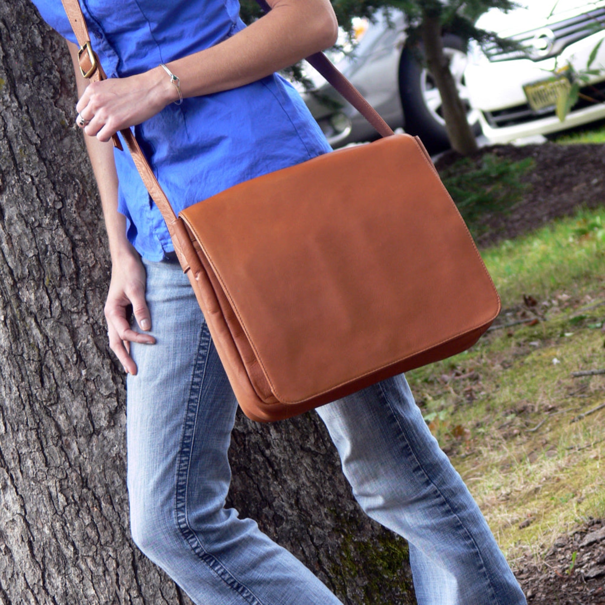 Yosemite Leather Laptop Messenger Bag- Md - Image 6
