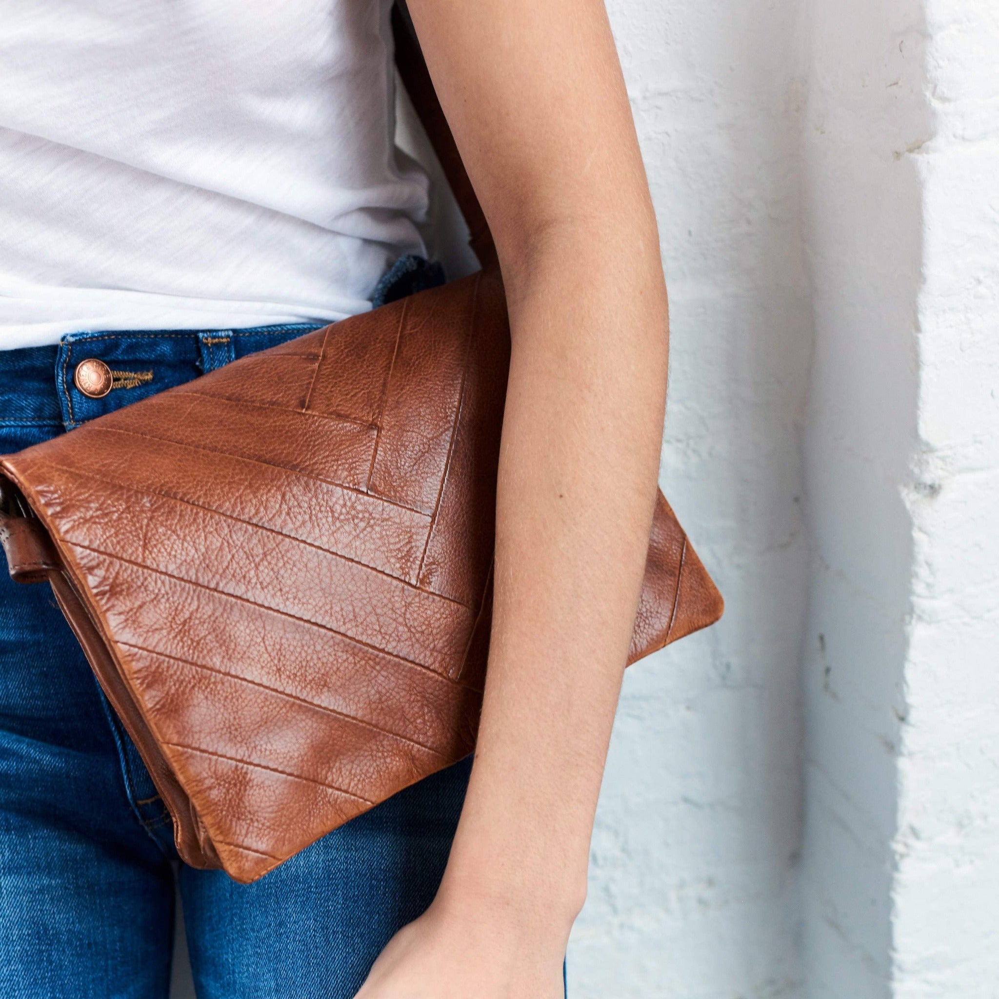 Luca Leather Crossbody Bag - Image 6
