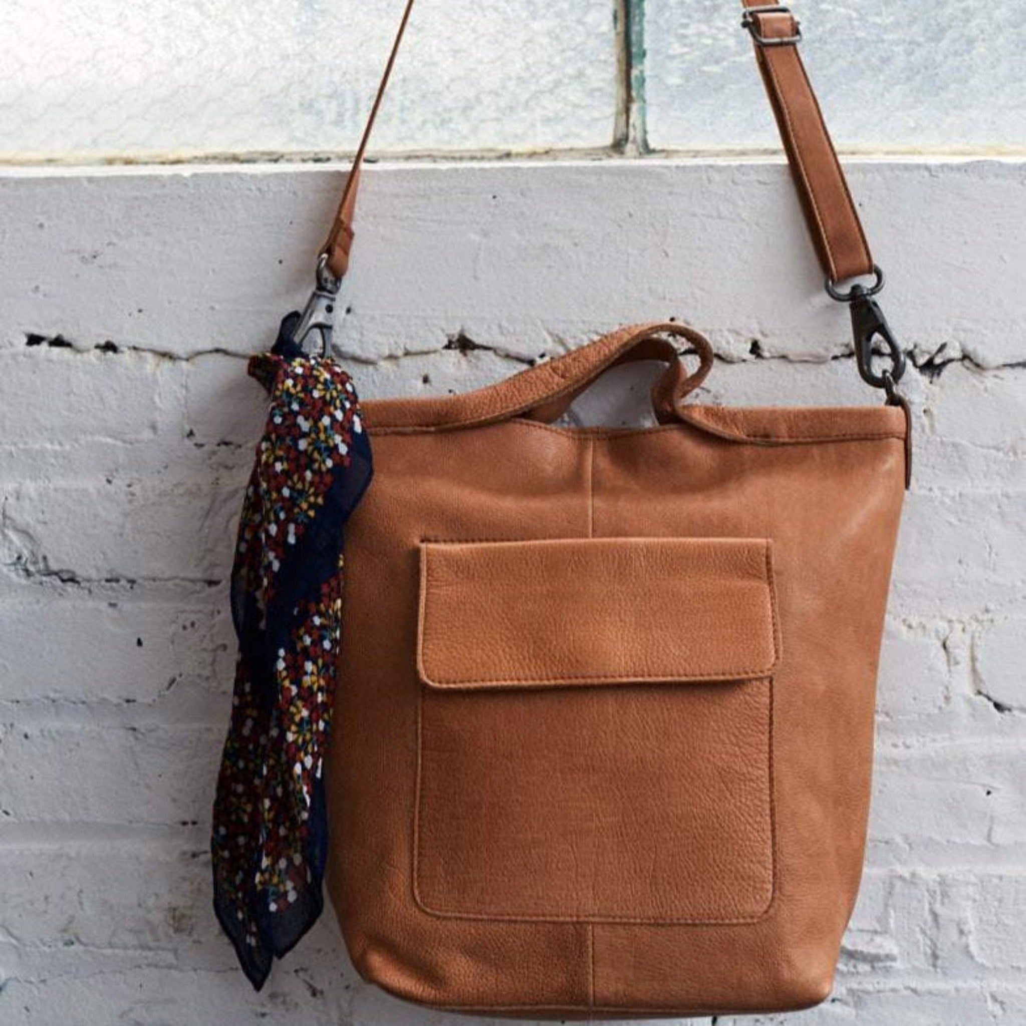 Bianca Leather Crossbody Bag - Image 9